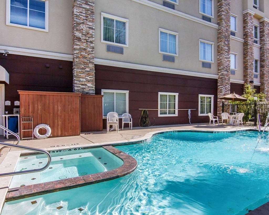 Red Roof Inn & Suites لونغفيو المرافق الصورة