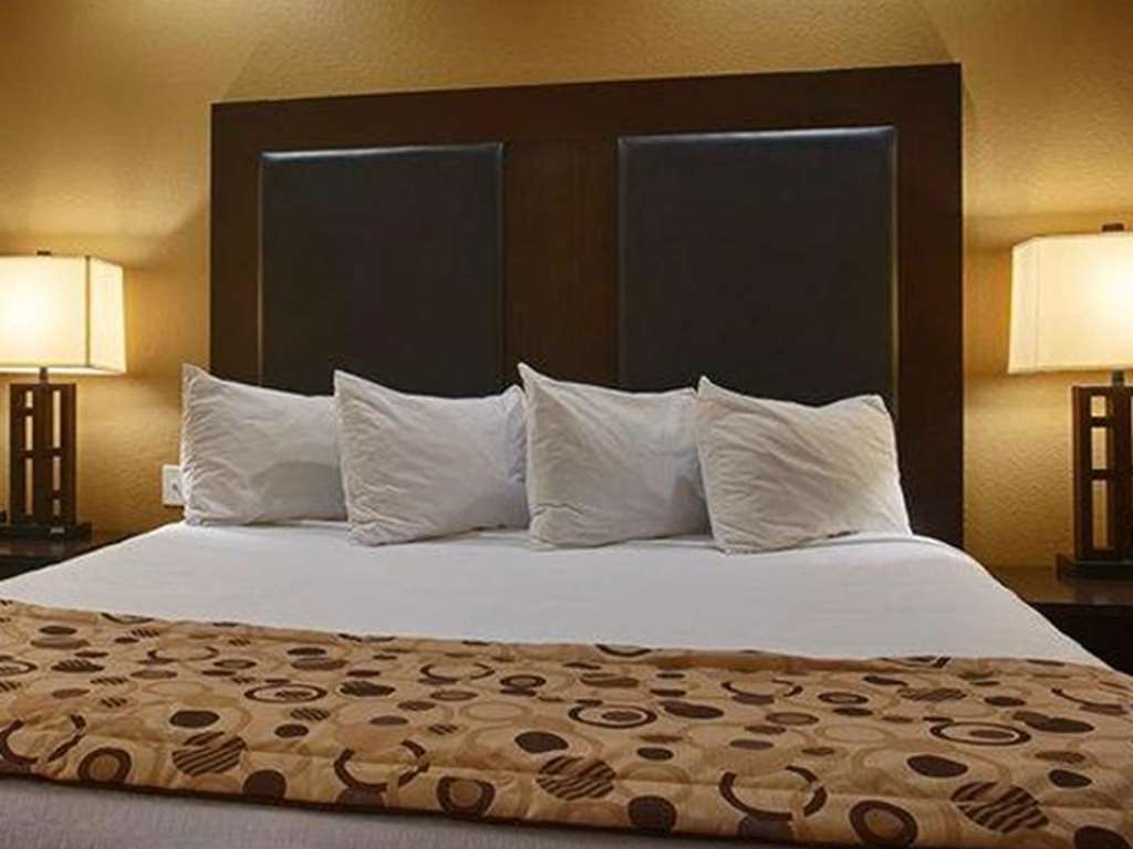Red Roof Inn & Suites لونغفيو الغرفة الصورة